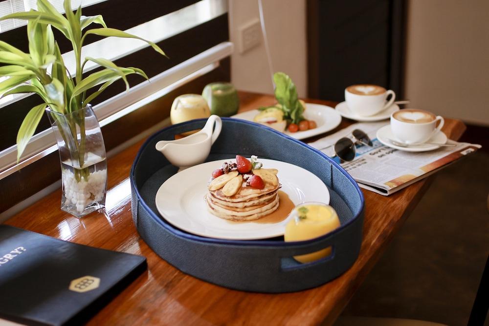 The Bourke Hotel Davao ภายนอก รูปภาพ