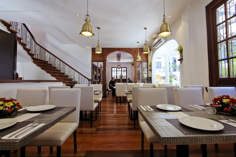 The Bourke Hotel Davao ภายนอก รูปภาพ